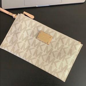 Michael Kors Wristlet Wallet/Clutch